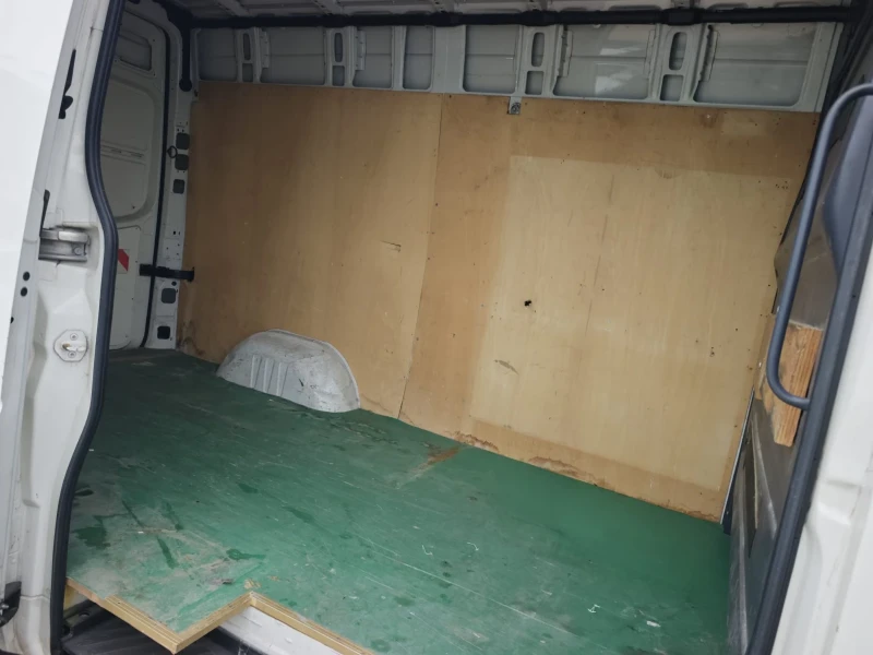 VW Crafter 2.0TDI* Докаран на ход* ОТЛИЧЕН, снимка 13 - Бусове и автобуси - 52458159