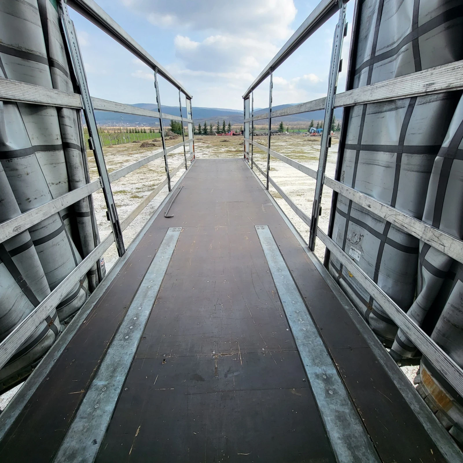 Полуремарке Schmitz Стандартно, снимка 13 - Ремаркета - 53917753