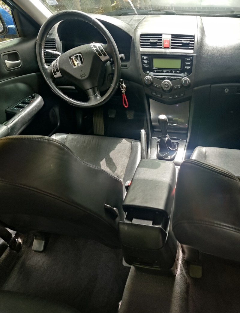 Honda Accord 2.2 ctdi, снимка 4 - Автомобили и джипове - 46186582