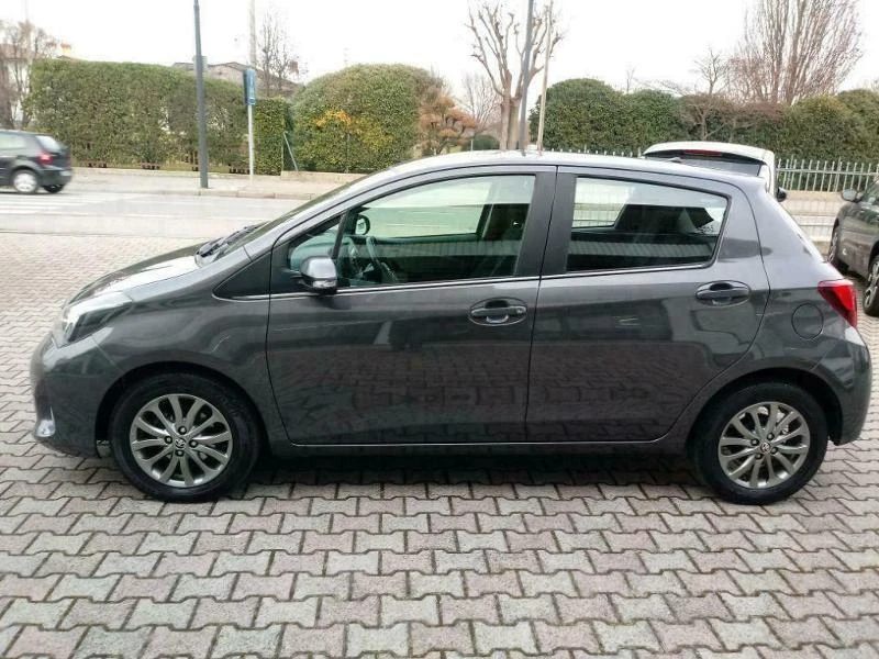 Toyota Yaris 1.4 D-4D   САМО НА ЧАСТИ , снимка 4 - Автомобили и джипове - 49101585