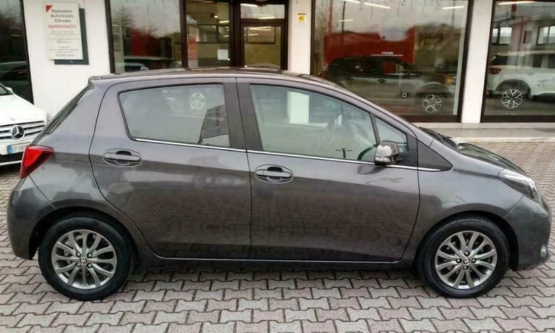 Toyota Yaris 1.4 D-4D   САМО НА ЧАСТИ , снимка 8 - Автомобили и джипове - 49101585