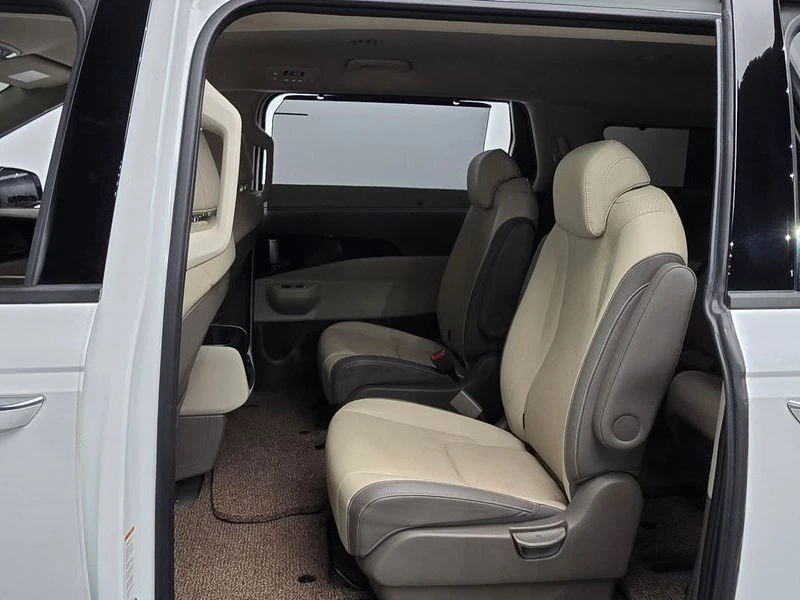 Kia Carnival 9-Seater Signature| 200к.с.| ВКЛ.ТЕХНОТЕСТ, снимка 10 - Автомобили и джипове - 55266257