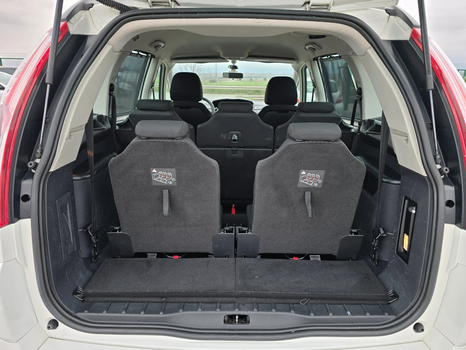 Citroen C4 Picasso Grand 1.6HDI 7 места 2013 година ЕВРО 5 - изображение 10