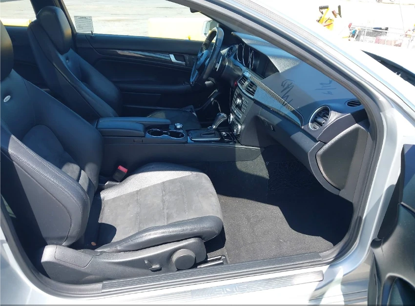 Mercedes-Benz C 63 AMG LED* HARMAN/KARDON* ПОДГРЕВИ* ПАНОРАМА - изображение 7