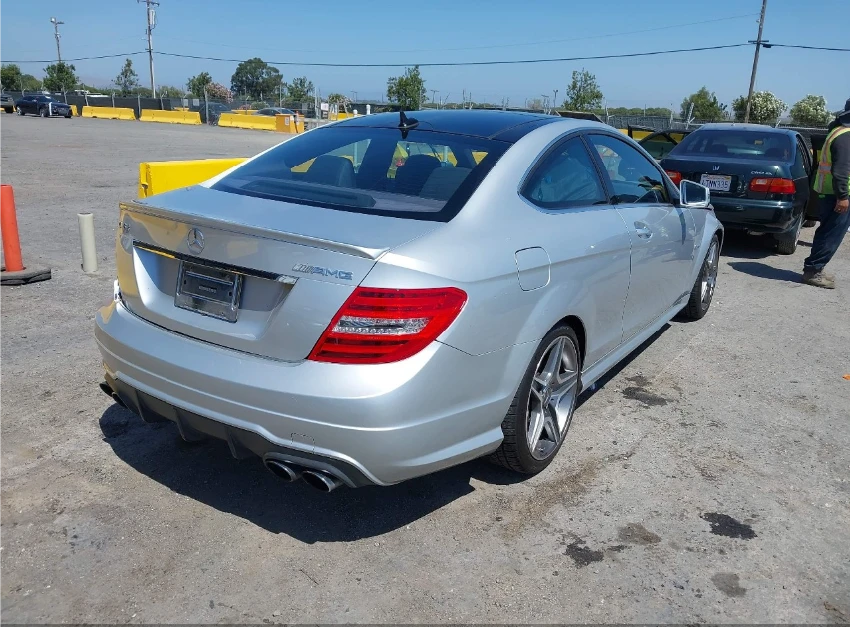Mercedes-Benz C 63 AMG LED* HARMAN/KARDON* ПОДГРЕВИ* ПАНОРАМА - изображение 6