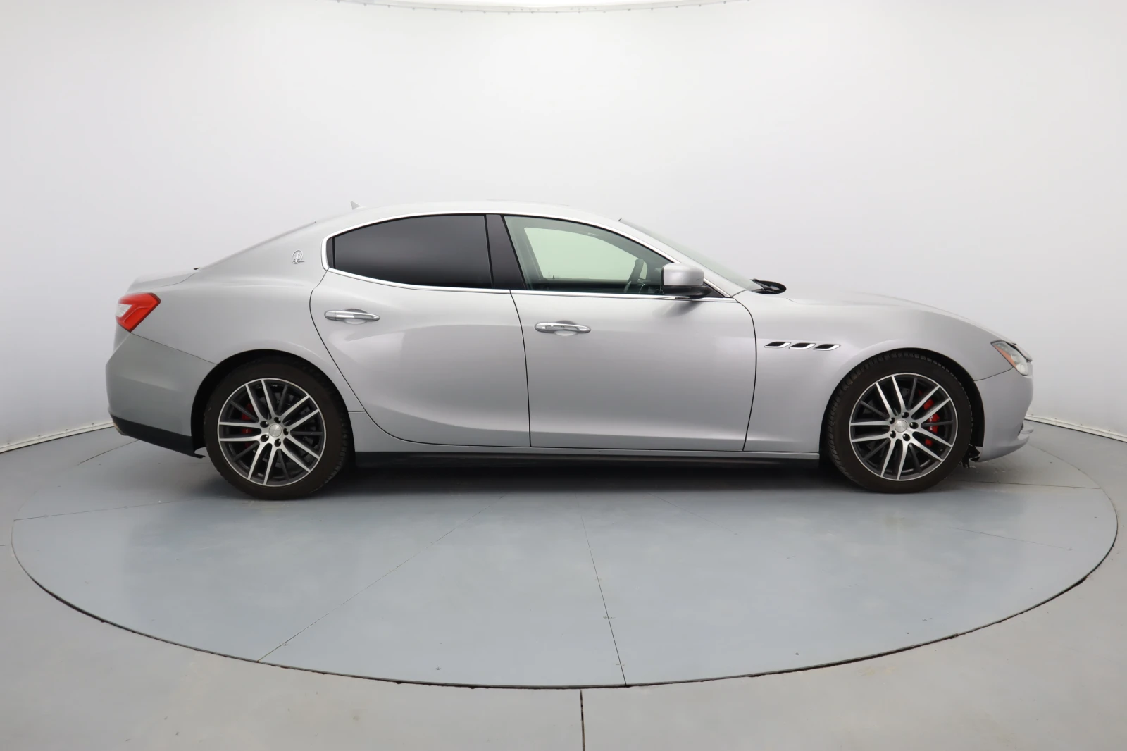 Maserati Ghibli 3.0 V6 TURBO - изображение 8
