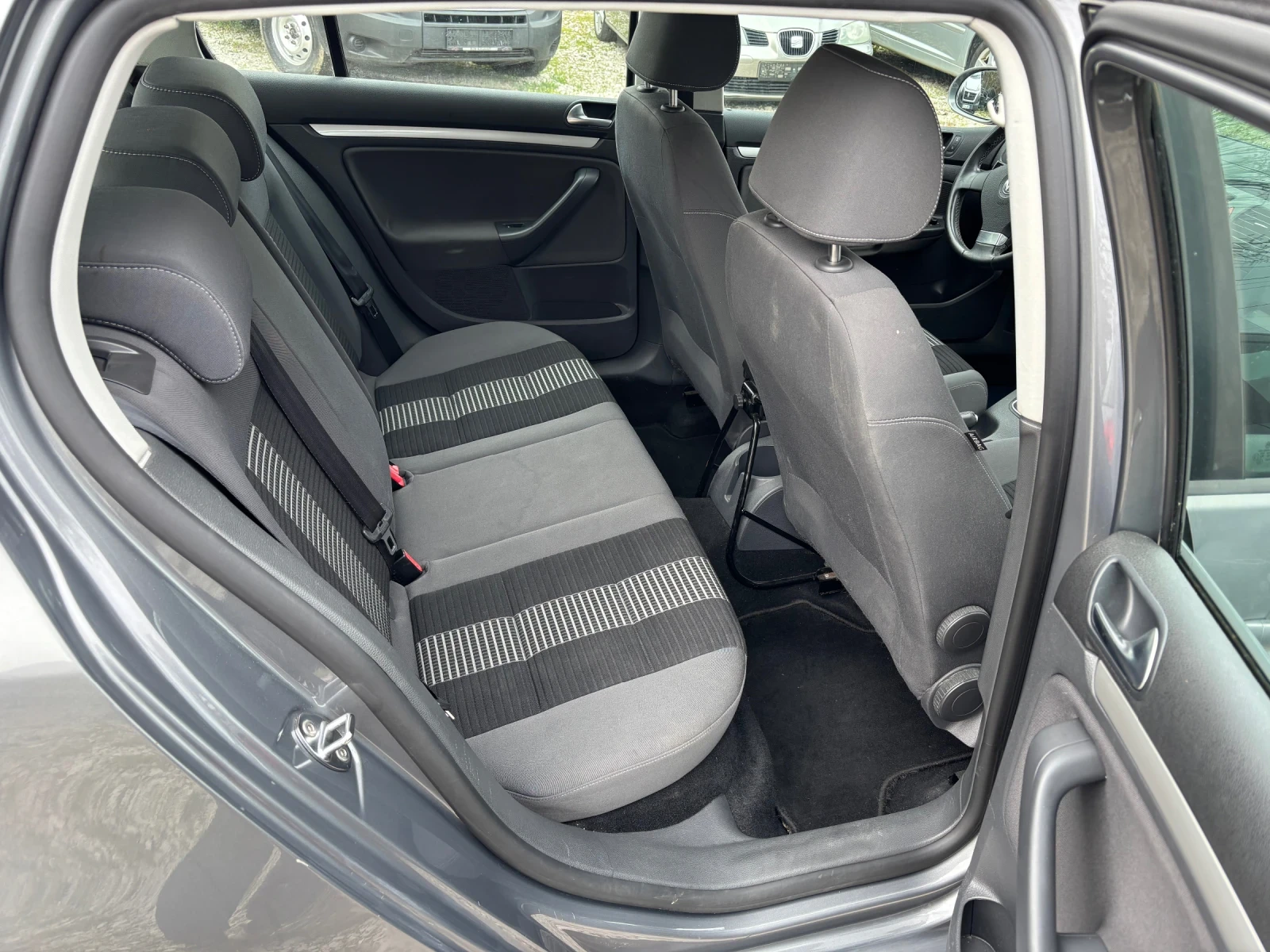 VW Golf 1.9tdi 90к.с., снимка 11 - Автомобили и джипове - 54162997