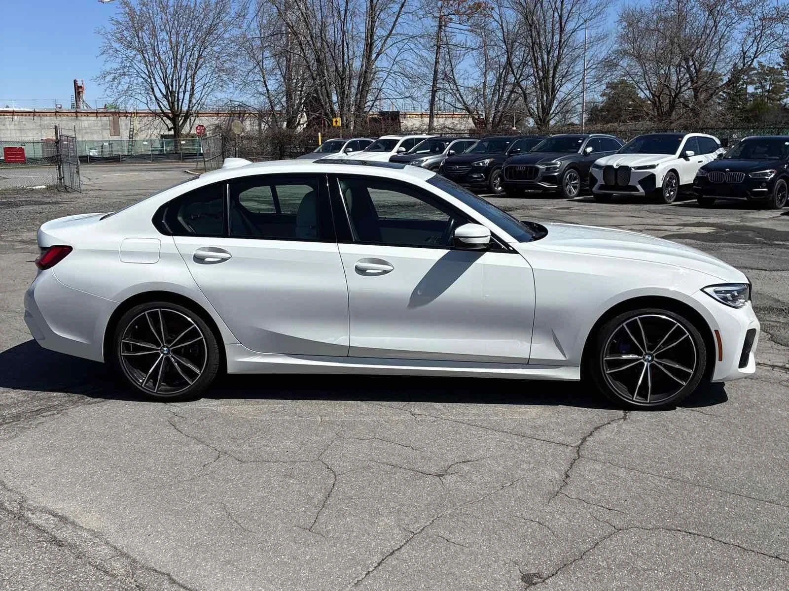 BMW 330 X-Drive* M-Pack* Digital* Distronic, снимка 4 - Автомобили и джипове - 54244834