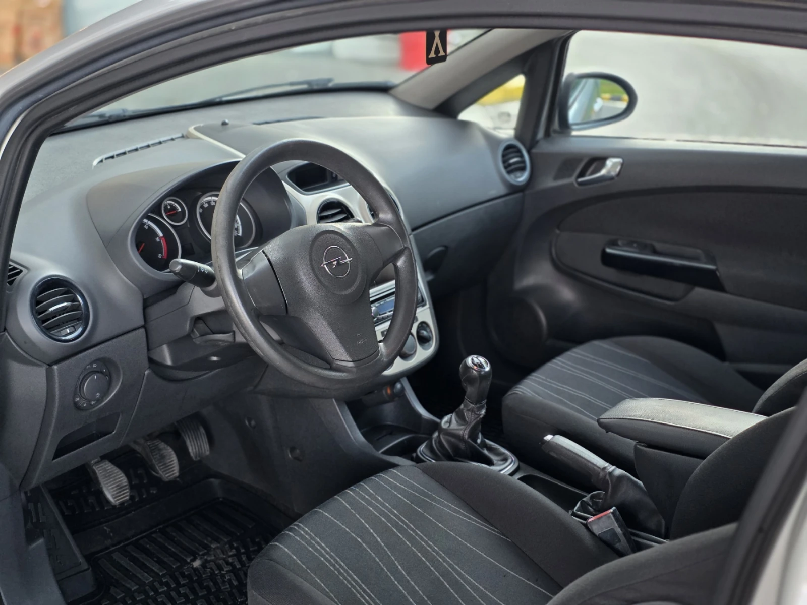Opel Corsa 1.3 Mjet KLIMATIK/Euro 5, снимка 9 - Автомобили и джипове - 54770271