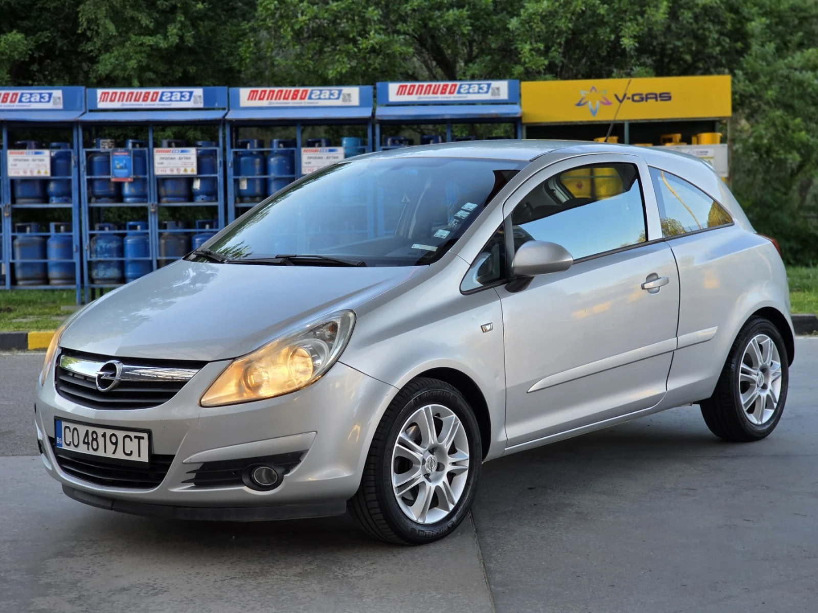 Opel Corsa 1.3 Mjet KLIMATIK/Euro 5, снимка 2 - Автомобили и джипове - 54770271