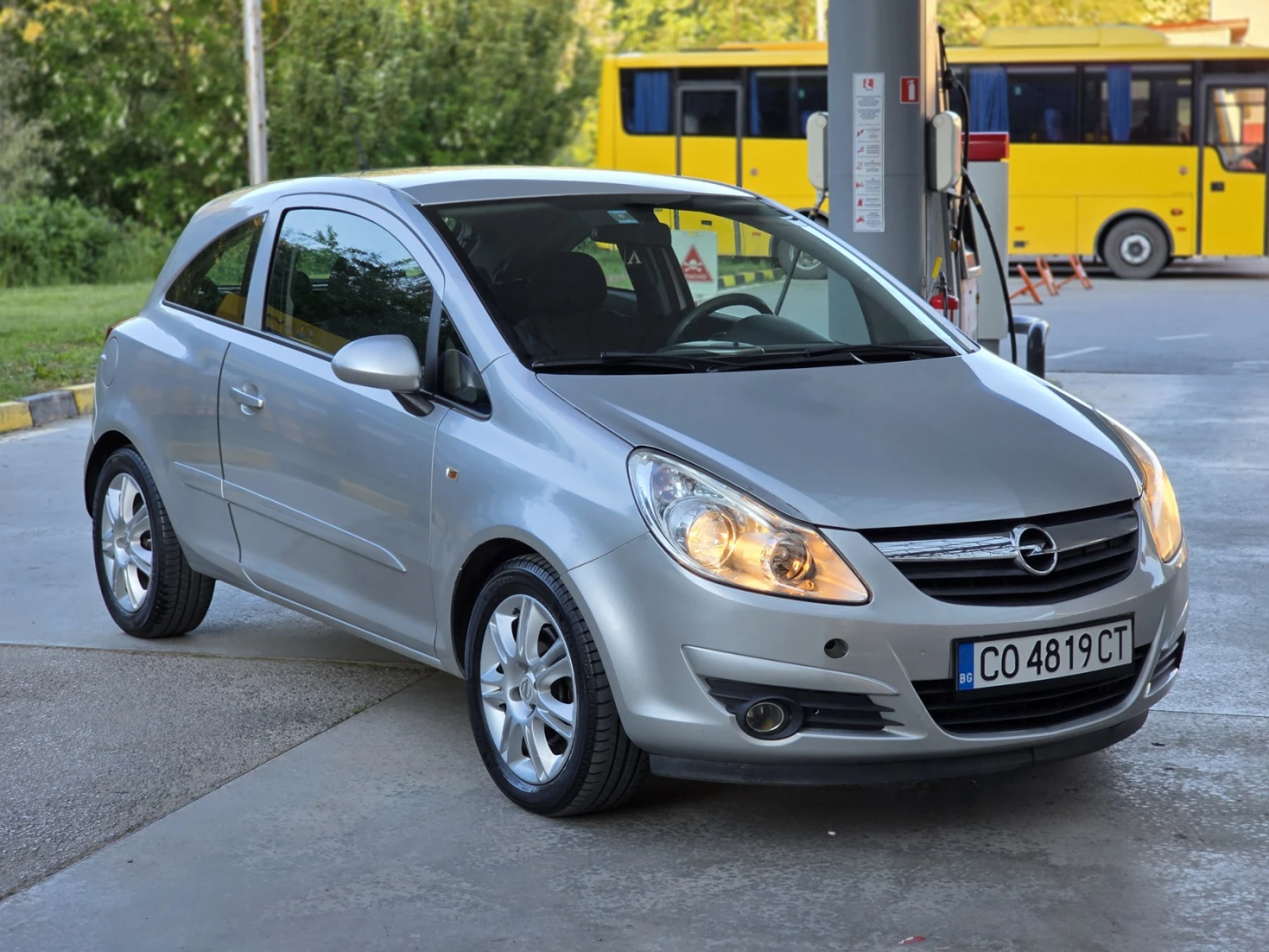 Opel Corsa 1.3 Mjet KLIMATIK/Euro 5, снимка 8 - Автомобили и джипове - 54770271