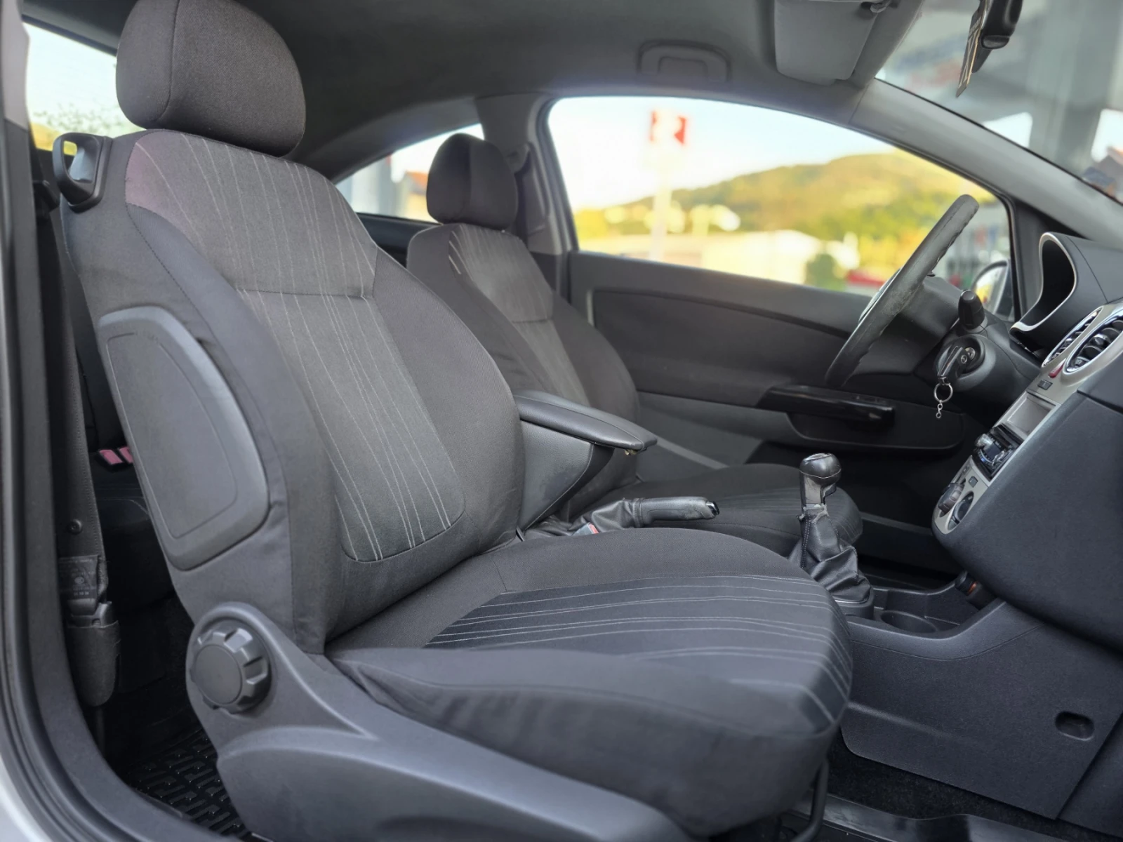 Opel Corsa 1.3 Mjet KLIMATIK/Euro 5, снимка 13 - Автомобили и джипове - 54770271