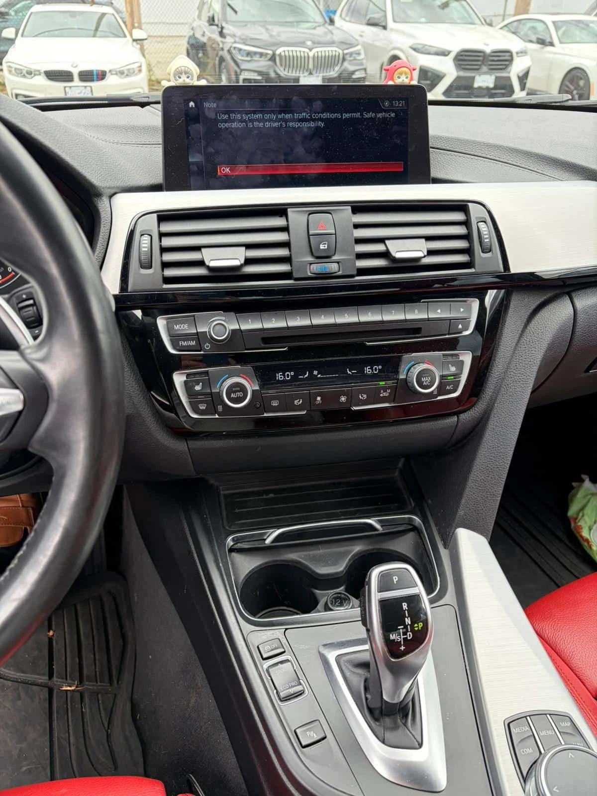 BMW 330 330i xDrive / HARMAN KARDON / M ПАКЕТ / АВТОКРЕДИТ, снимка 8 - Автомобили и джипове - 54841642