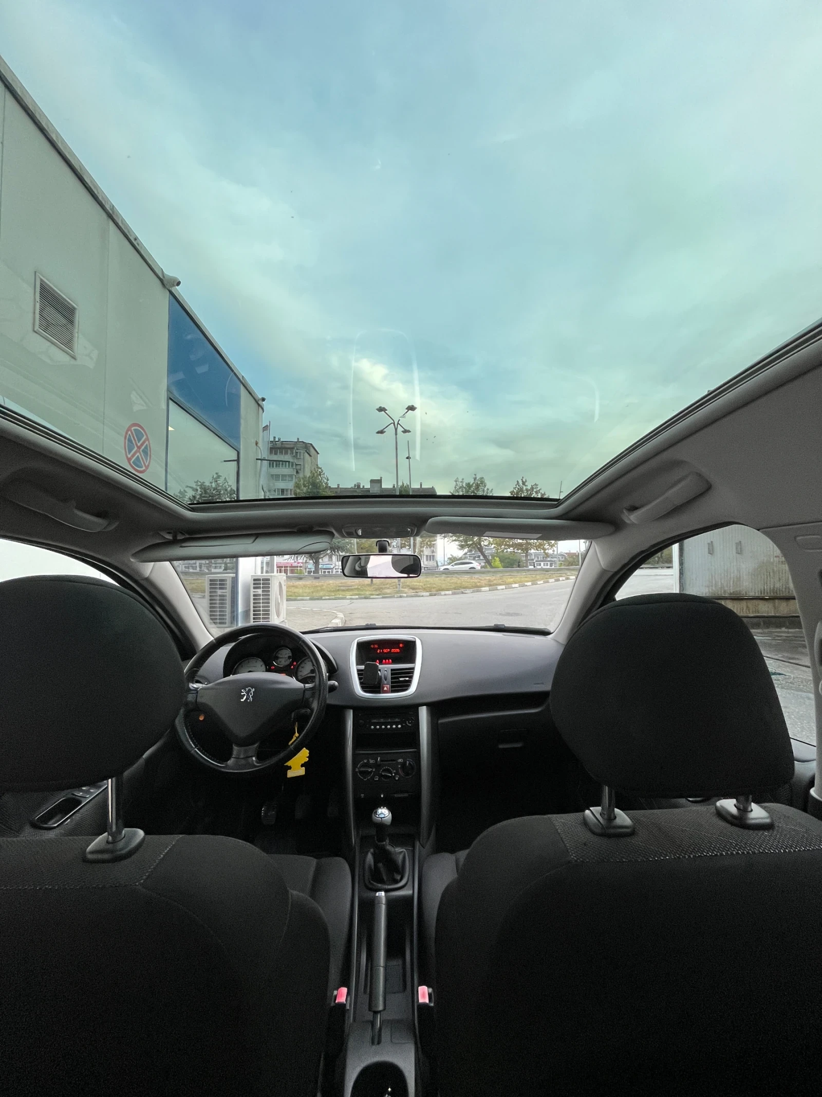 Peugeot 207 1.4 VTi, снимка 9 - Автомобили и джипове - 56201609