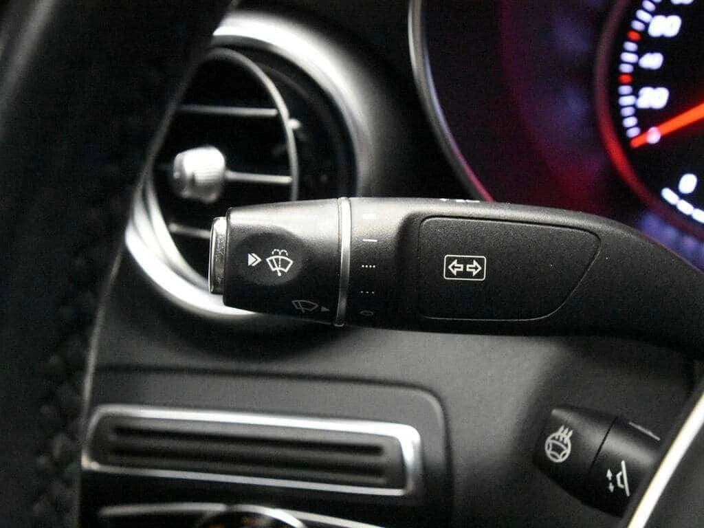 Mercedes-Benz C 300 * Refined Luxury Meets Sporty Performance * CARFAX | Mobile.bg � ����������� 11