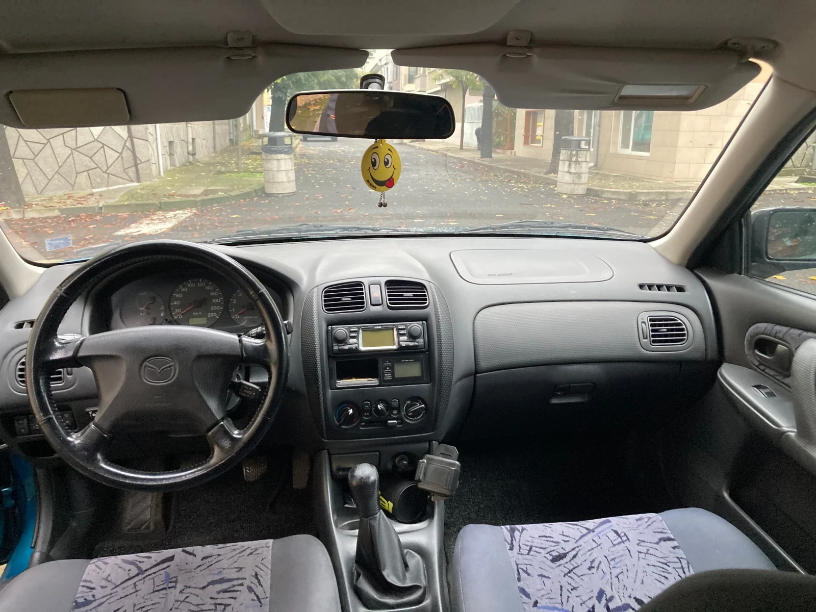 Mazda 323, снимка 5 - Автомобили и джипове - 56733507
