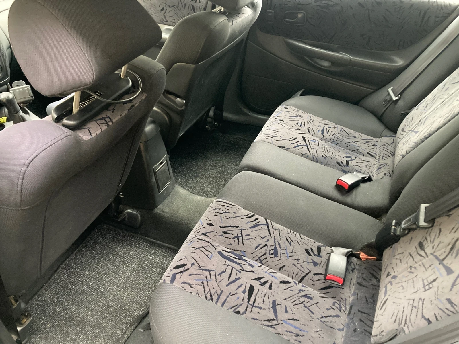 Mazda 323, снимка 7 - Автомобили и джипове - 56733507