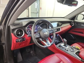 Alfa Romeo Stelvio TI * * RED INTERIOR * * CARFAX * * АВТО КРЕДИТ * *, снимка 9