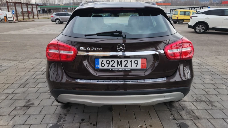 Mercedes-Benz GLA 200 Бензин/Автомат, снимка 8 - Автомобили и джипове - 48886420