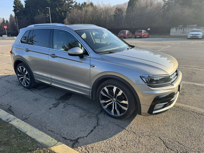 VW Tiguan 2.0 TDI 4MOTION | R-Line | Пълна сервизн, снимка 14 - Автомобили и джипове - 49228619