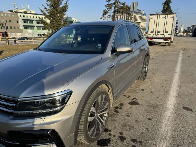 VW Tiguan 2.0 TDI 4MOTION | R-Line | Пълна сервизн, снимка 15 - Автомобили и джипове - 49228619