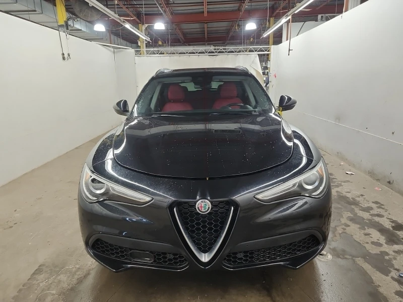 Alfa Romeo Stelvio TI * * RED INTERIOR * * CARFAX * * АВТО КРЕДИТ * *, снимка 2 - Автомобили и джипове - 53542601