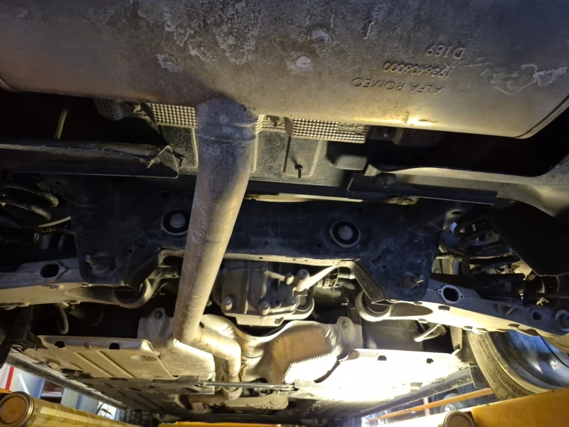 Alfa Romeo Stelvio TI * * RED INTERIOR * * CARFAX * * АВТО КРЕДИТ * *, снимка 15 - Автомобили и джипове - 53542601