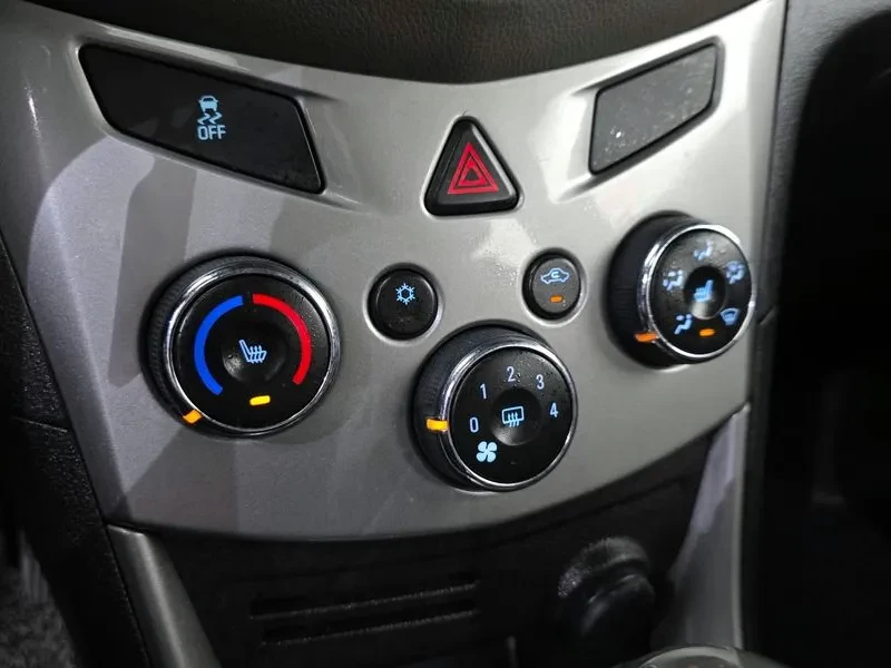 Chevrolet Trax 1.4, снимка 15 - Автомобили и джипове - 54327797