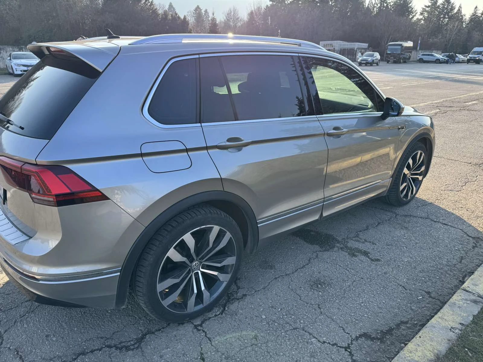 VW Tiguan 2.0 TDI 4MOTION | R-Line | Пълна сервизн - изображение 10