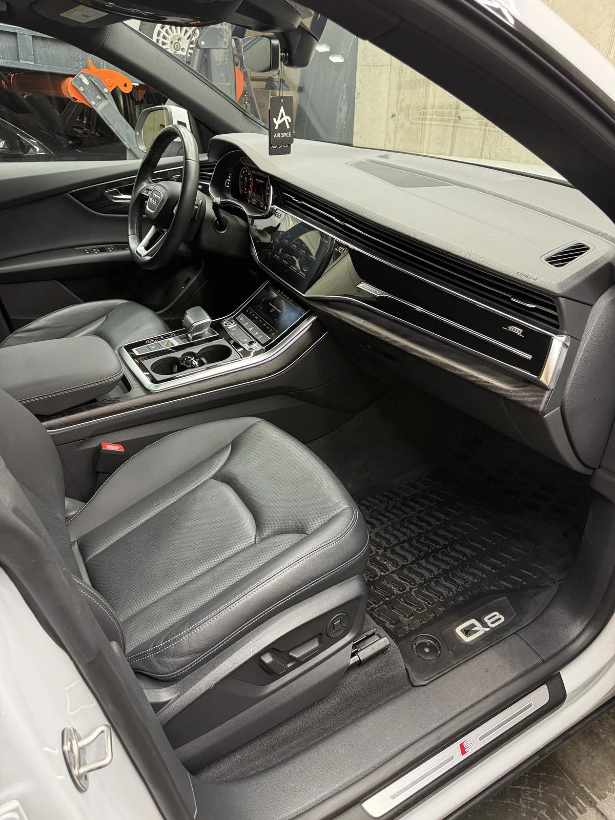 Audi Q8 55 TFSI, снимка 8 - Автомобили и джипове - 54633603