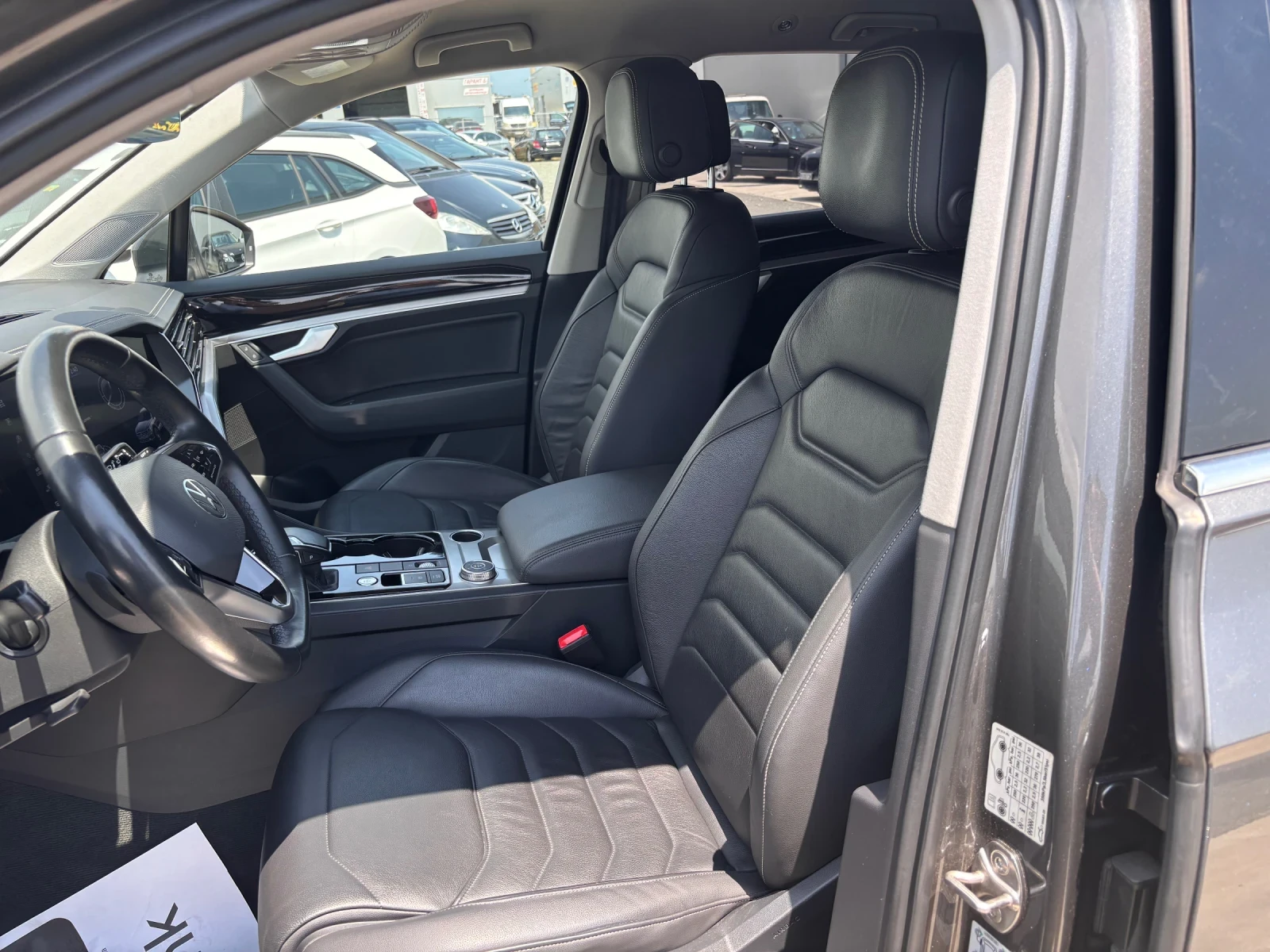VW Touareg 3.0 TDI, снимка 6 - Автомобили и джипове - 54791395