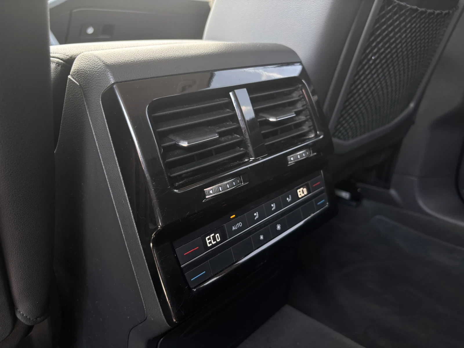 VW Touareg 3.0 TDI, снимка 10 - Автомобили и джипове - 54791395