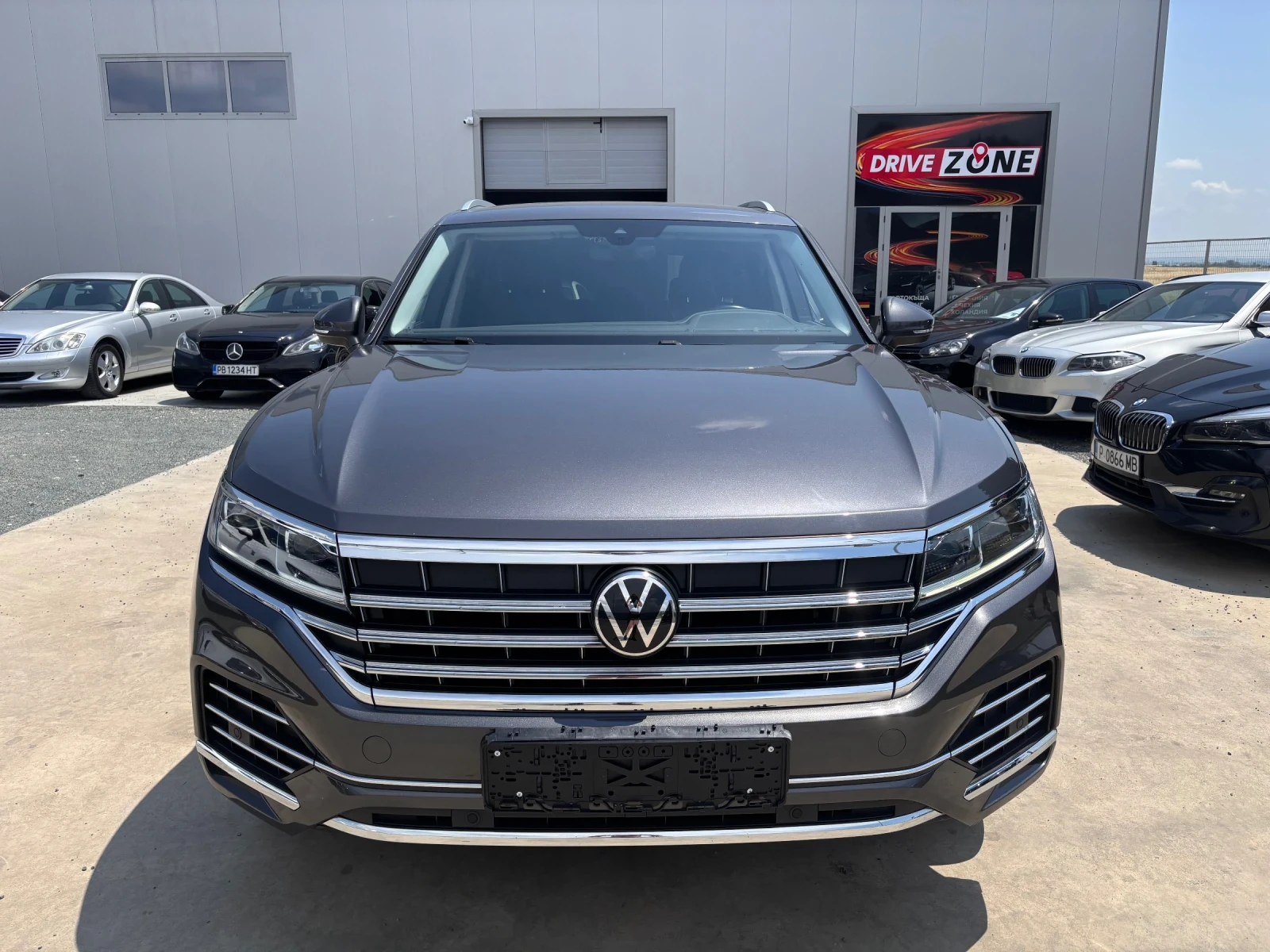 VW Touareg 3.0 TDI, снимка 2 - Автомобили и джипове - 54791395