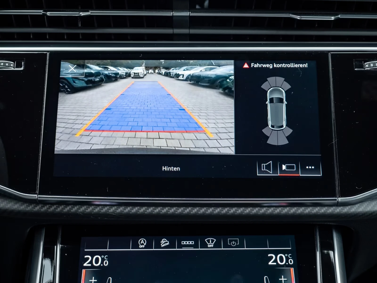 Audi RSQ8 FACELIFT / B&O / MATRIX / HUD / , снимка 12 - Автомобили и джипове - 55056351