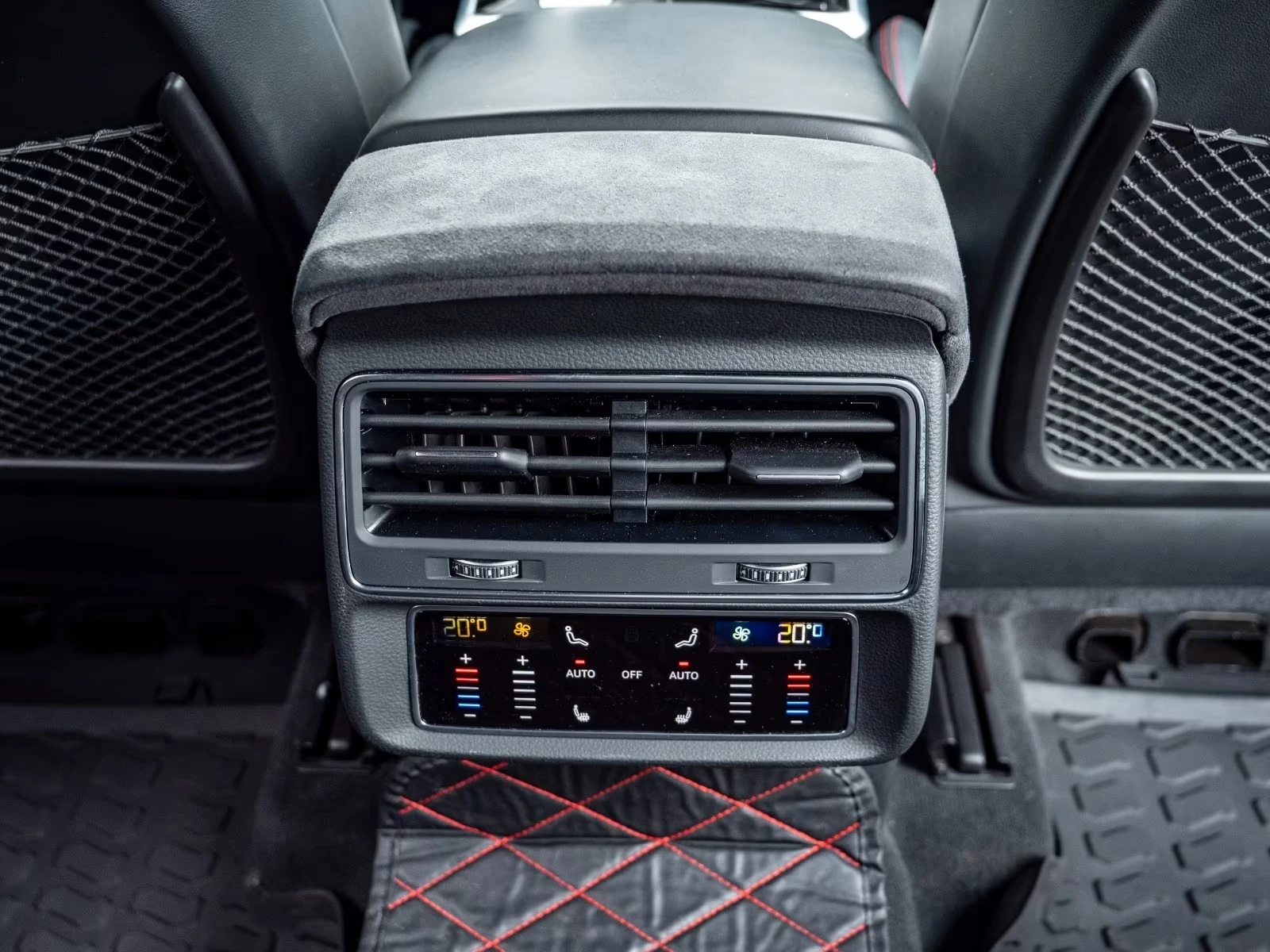 Audi RSQ8 FACELIFT / B&O / MATRIX / HUD / , снимка 17 - Автомобили и джипове - 55056351