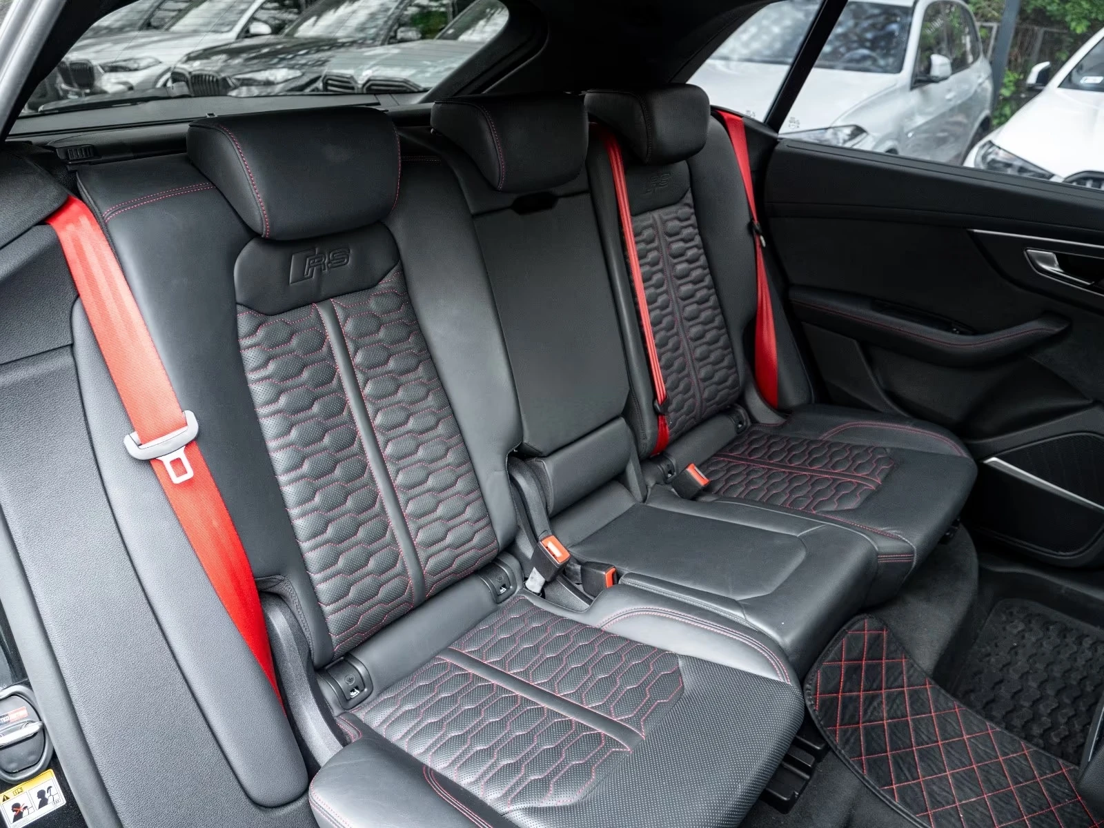 Audi RSQ8 FACELIFT / B&O / MATRIX / HUD / , снимка 16 - Автомобили и джипове - 55056351
