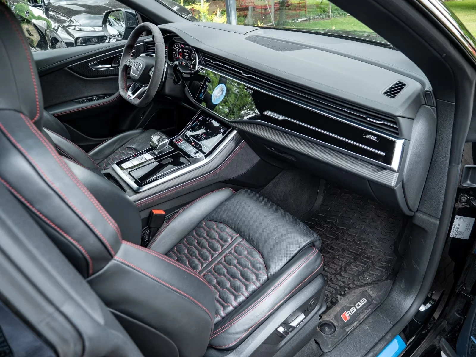 Audi RSQ8 FACELIFT / B&O / MATRIX / HUD / , снимка 15 - Автомобили и джипове - 55056351