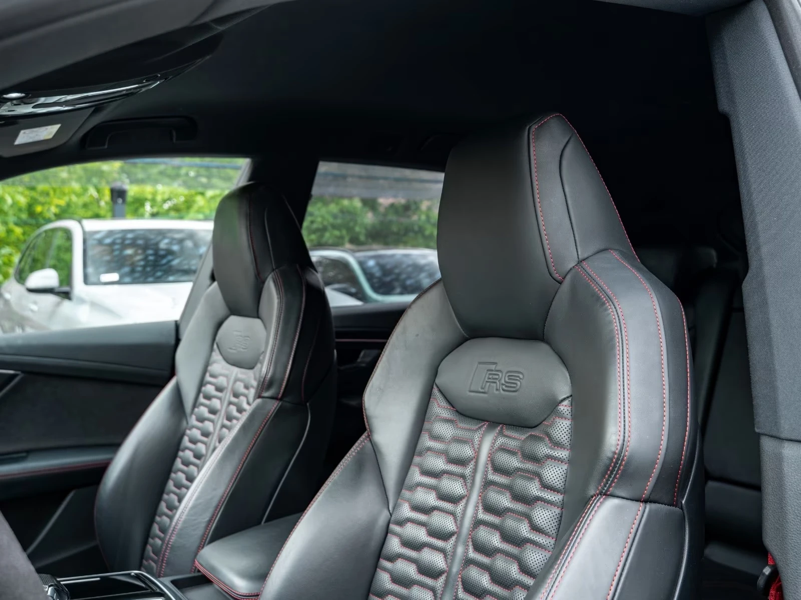 Audi RSQ8 FACELIFT / B&O / MATRIX / HUD / , снимка 9 - Автомобили и джипове - 55056351