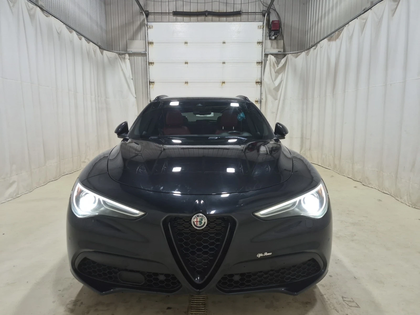 Alfa Romeo Stelvio 2.0T * TI SPORT * RED INTERIOR * CARFAX * , снимка 2 - Автомобили и джипове - 55503468