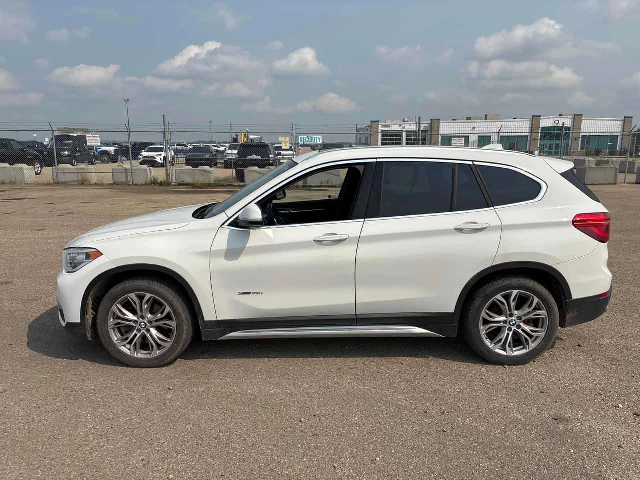 BMW X1 * xDrive28i * CARFAX * БЕЗ ПЪРВОНАЧАЛНА ВНОСКА, снимка 2 - Автомобили и джипове - 55650271