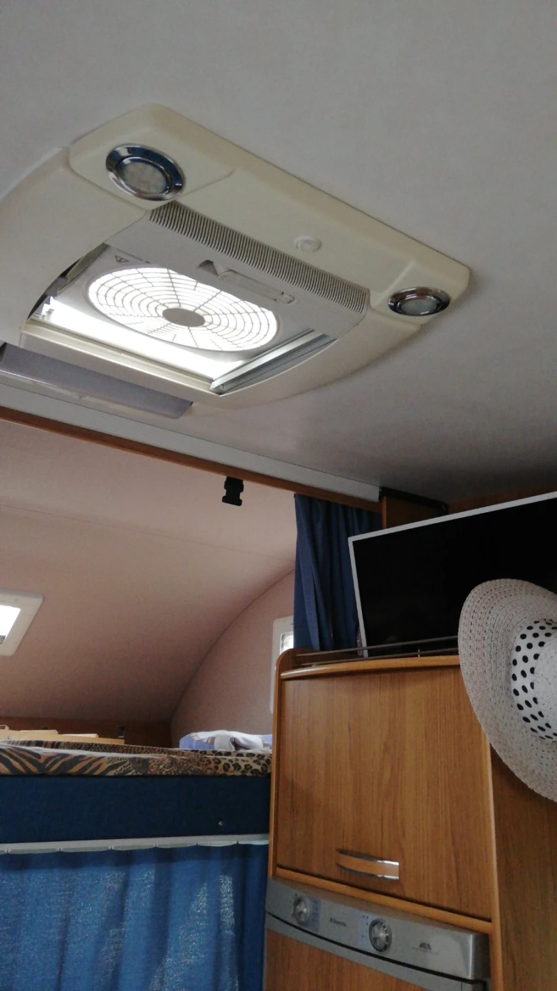 Кемпер Ford Транзит, снимка 8 - Каравани и кемпери - 50937474