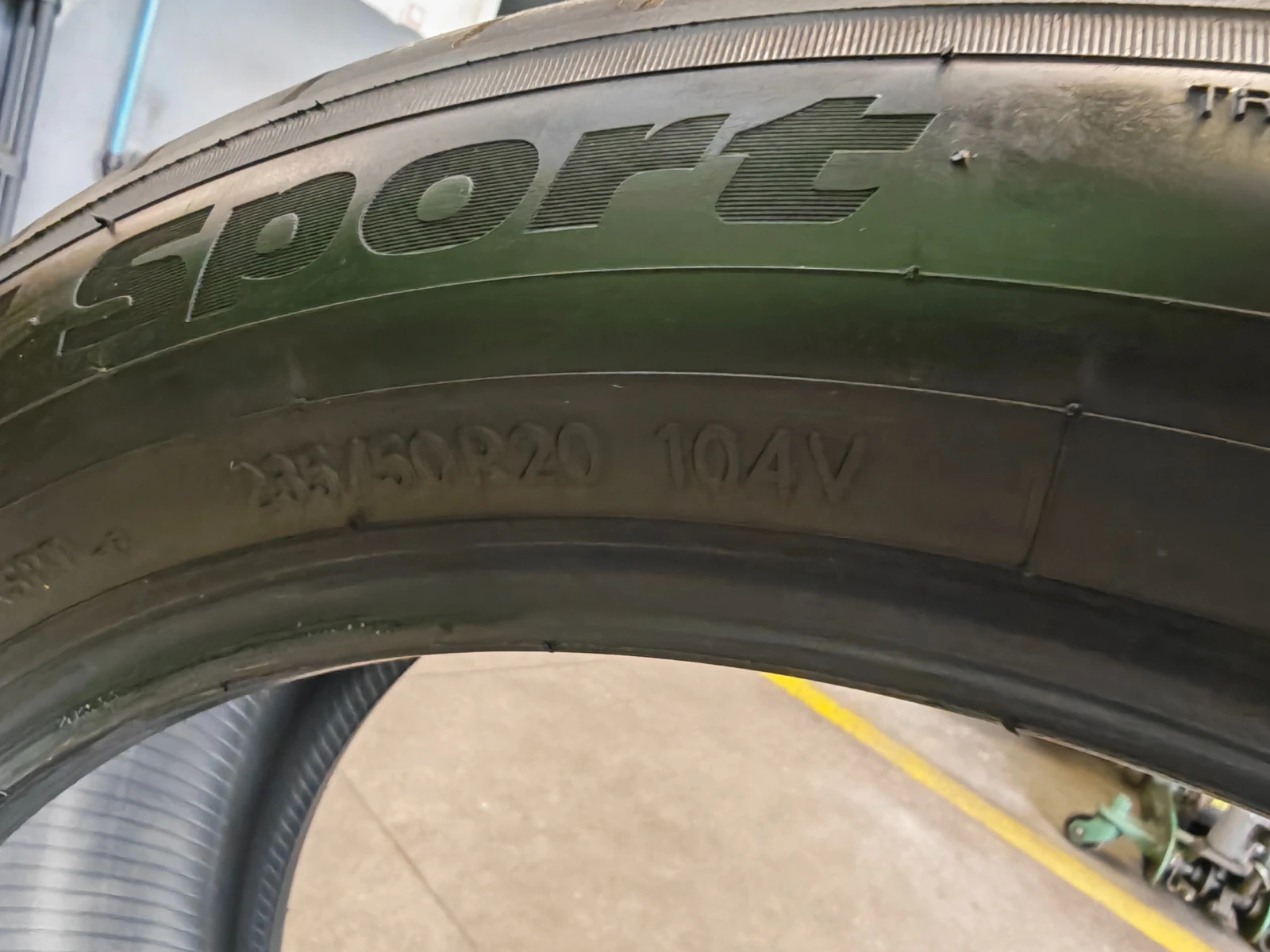 Гуми Летни 235/50R20, снимка 5 - Гуми и джанти - 56621782