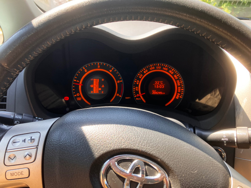 Toyota Auris 2.2 D4D, снимка 10 - Автомобили и джипове - 46248613