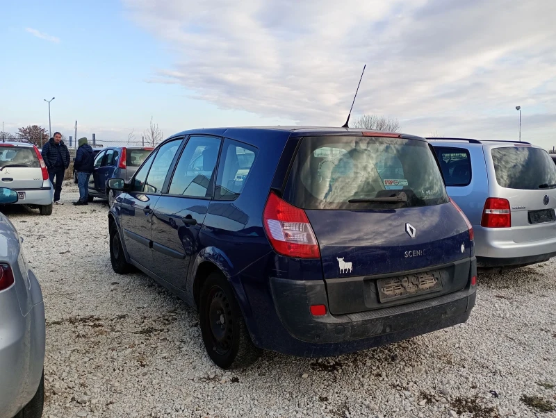 Renault Scenic 1.6i, снимка 6 - Автомобили и джипове - 48322193