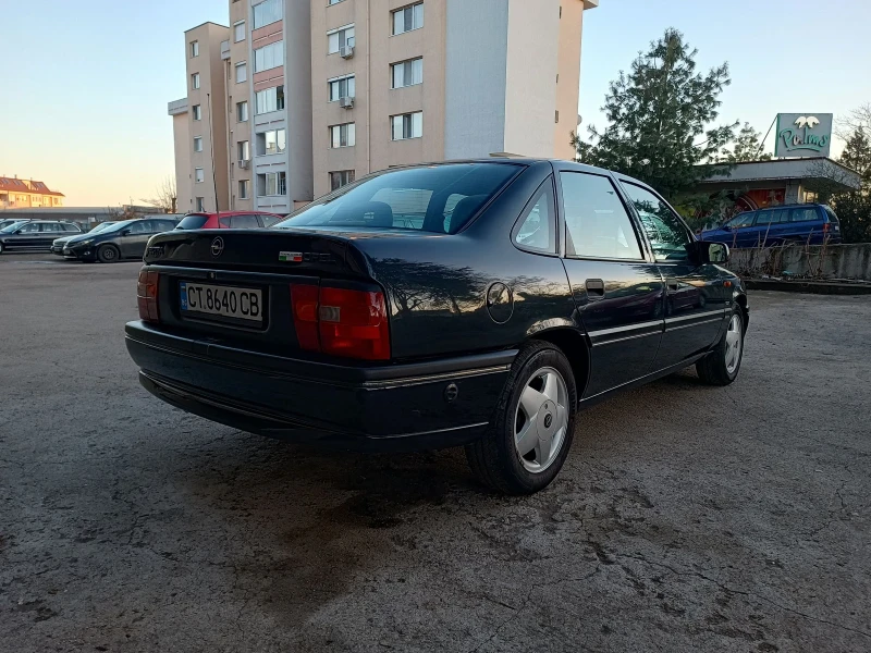 Opel Vectra 1.6mi, снимка 2 - Автомобили и джипове - 48936349