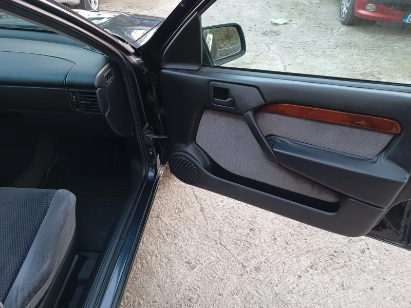 Opel Vectra 1.6mi, снимка 12 - Автомобили и джипове - 48936349