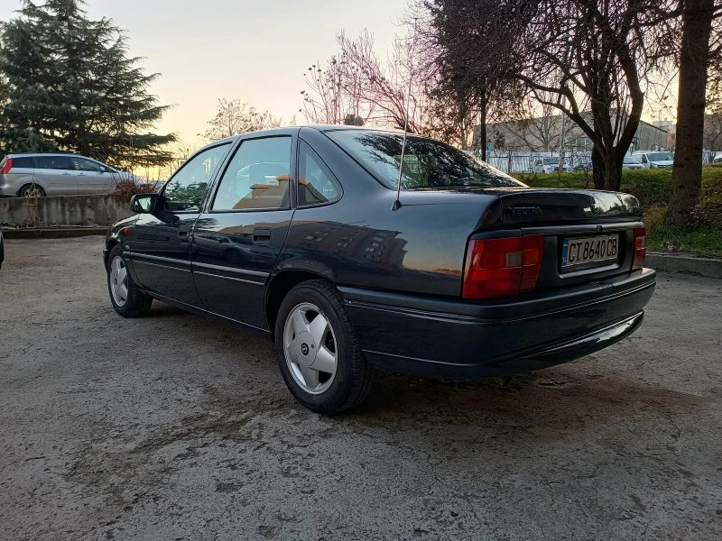 Opel Vectra 1.6mi, снимка 3 - Автомобили и джипове - 48936349