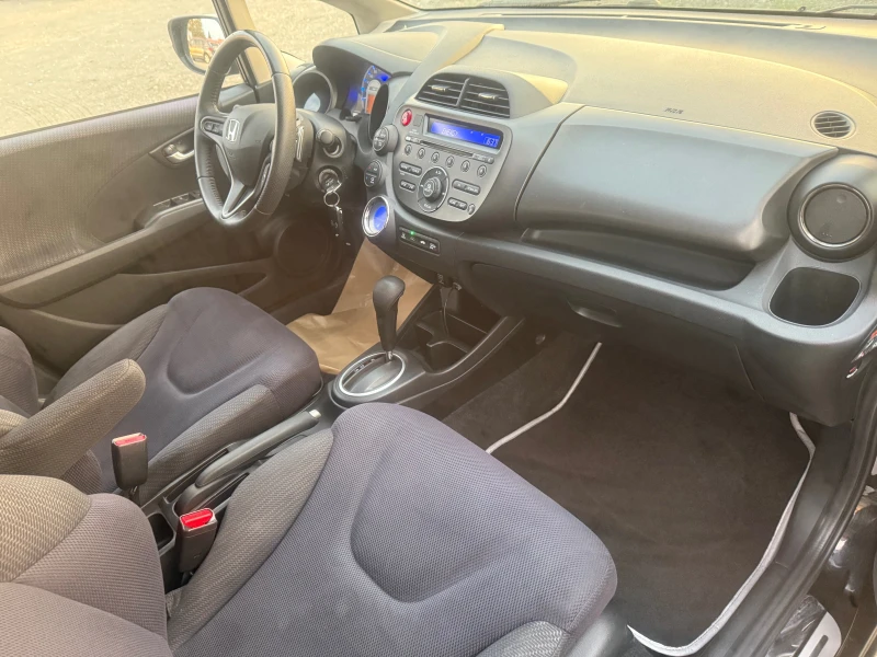 Honda Jazz EXECUTIVE HYBRID ШВЕЙЦАРИЯ, снимка 8 - Автомобили и джипове - 52716742
