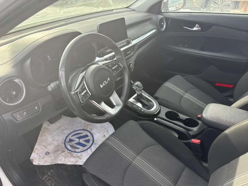 Kia Forte IVT / CARFAX /ПОДГРЕВИ, снимка 9 - Автомобили и джипове - 53575442