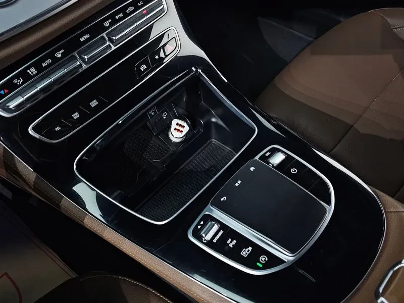 Mercedes-Benz E 250 W213 Avantgarde, снимка 9 - Автомобили и джипове - 55750254
